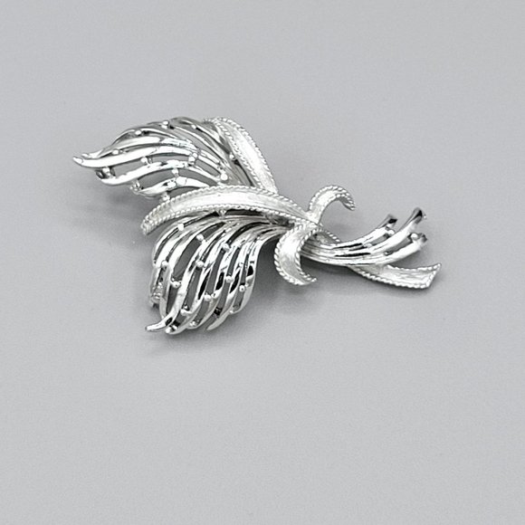 Judy Lee Leaf Ribbon Silver Tone Brooch Pin Signed Vintage 3 in - Picture 2 of 9